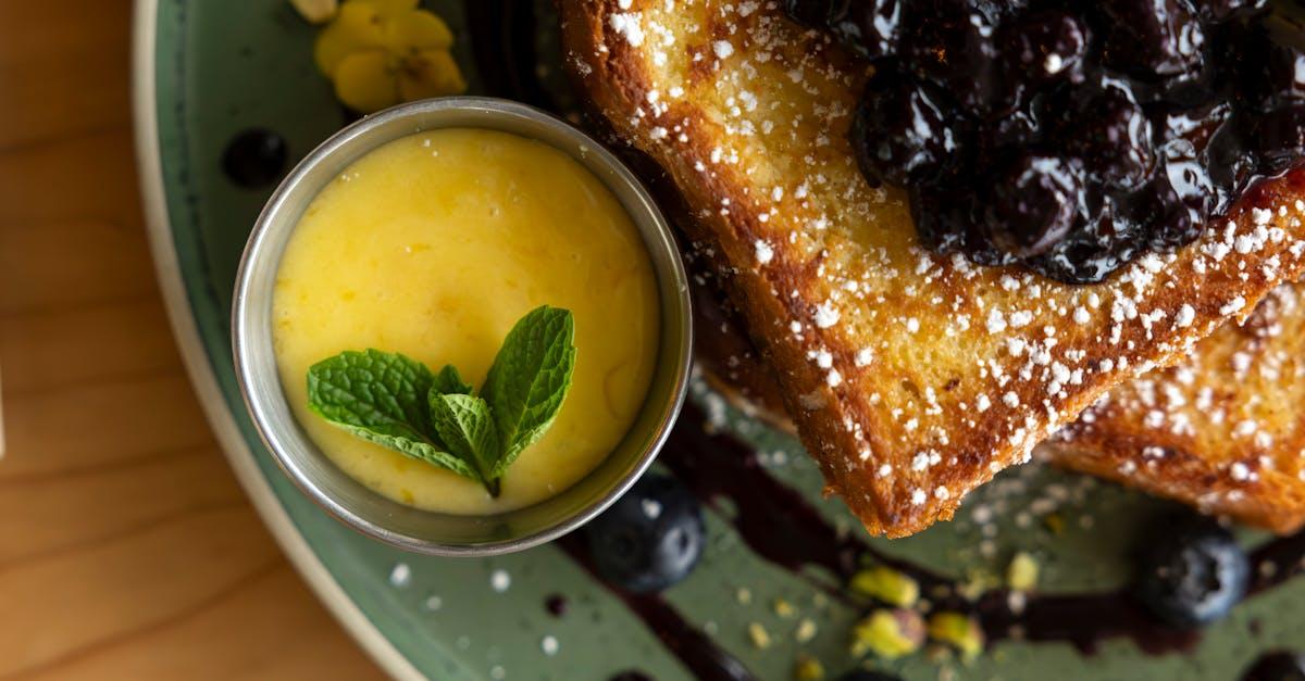 découvrez notre délicieuse recette de pain perdu, ou 'french toast', un petit-déjeuner réconfortant et sucré. avec sa texture dorée et moelleuse, ce plat simple à préparer ravira vos papilles. ajoutez-y des fruits frais, du sirop d'érable ou une touche de cannelle pour une expérience savoureuse inoubliable.