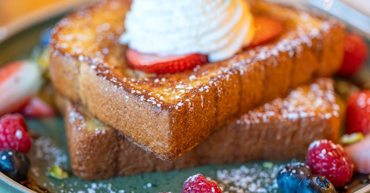 découvrez notre recette délicieuse de pain perdu, ou french toast, un petit-déjeuner réconfortant et gourmand. apprenez à préparer cette spécialité française avec des ingrédients simples et savoureux pour commencer la journée en beauté.