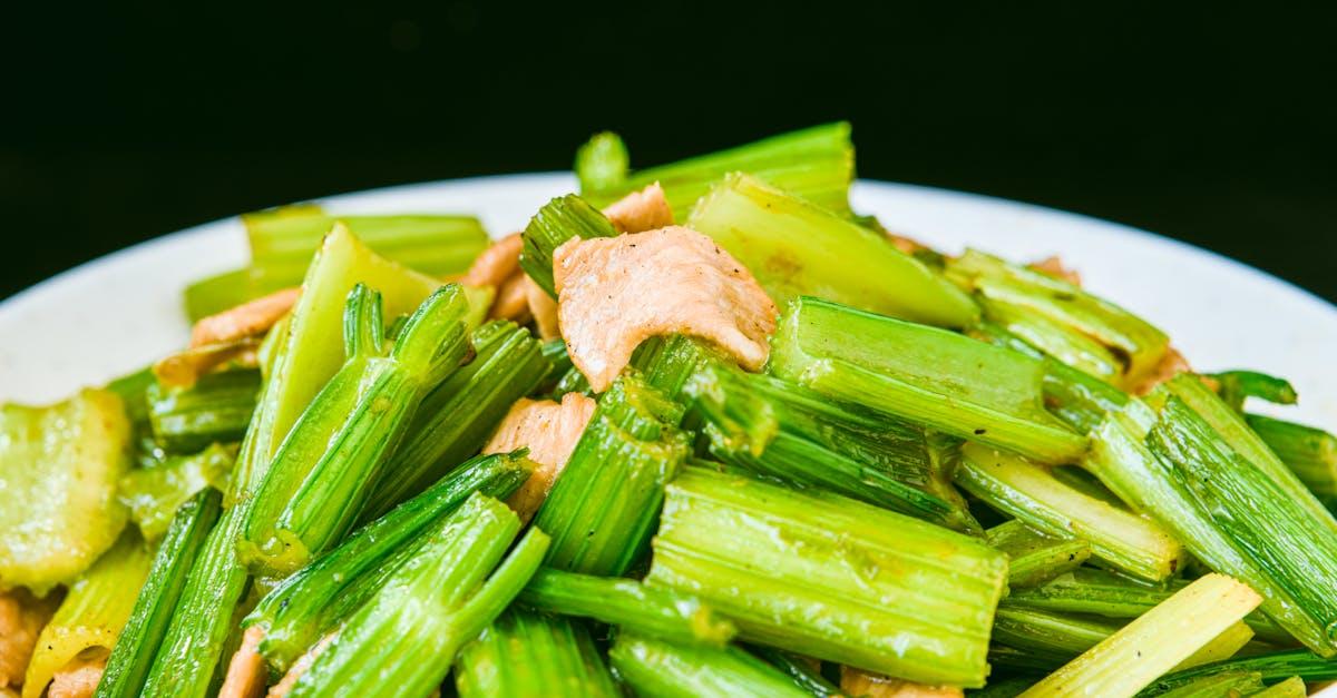 découvrez une recette saine et délicieuse de sauté de légumes verts, riche en saveurs et en nutriments. parfait pour un repas équilibré et rapide à préparer, ce plat coloré allie le croquant des légumes frais à des épices savoureuses. idéal pour les amateurs de cuisine saine !