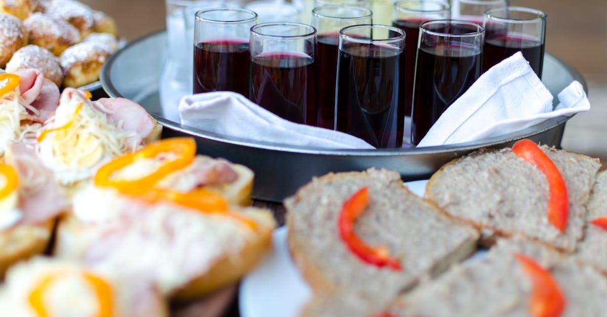 découvrez nos délicieuses pâtisseries au jambon, un mélange parfait de saveurs salées et de textures croustillantes. idéales pour un apéritif, un brunch ou un repas rapide, ces petites bouchées raviront vos papilles et celles de vos invités. une recette simple et gourmande à essayer sans tarder !