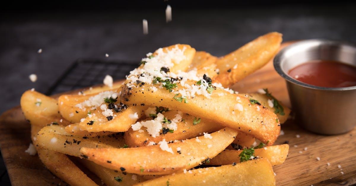 découvrez la recette parfaite pour des pommes de terre maison savoureuses et croustillantes. idéales en accompagnement ou en plat principal, apprenez à les préparer de manière simple et délicieuse.