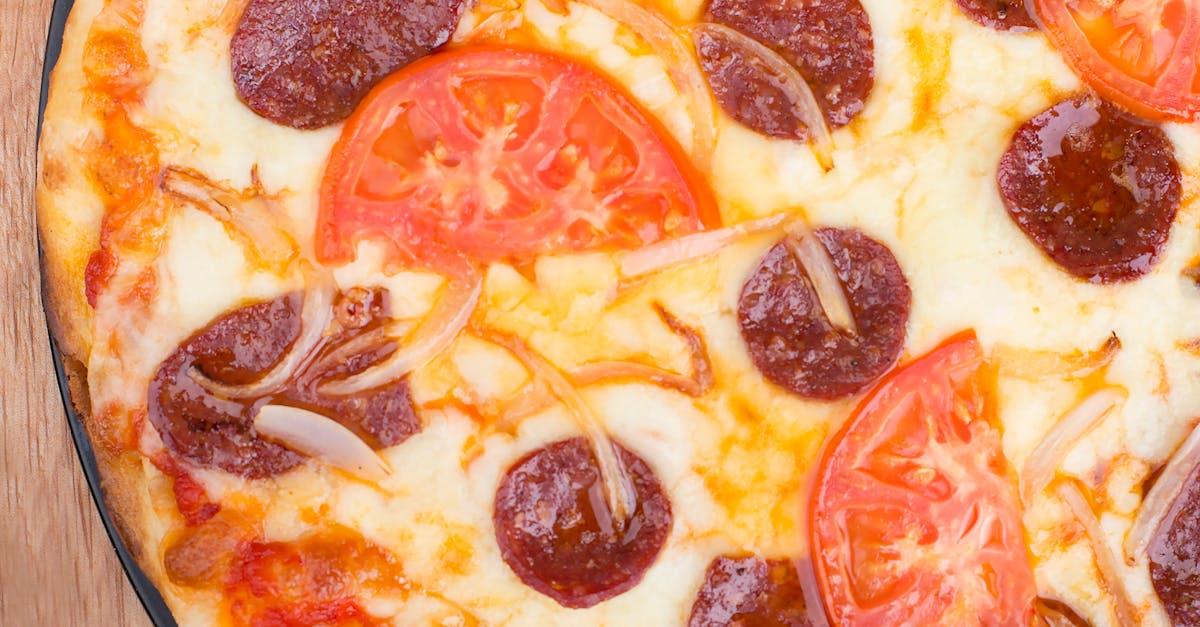 découvrez notre délicieuse recette de tarte au fromage et poireaux. parfaite pour un repas convivial, cette pie combine la douceur des poireaux et la richesse du fromage pour une explosion de saveurs. idéale en entrée ou en plat principal, elle ravira les adeptes de cuisine savoureuse. suivez nos conseils pour réaliser facilement ce plat réconfortant.