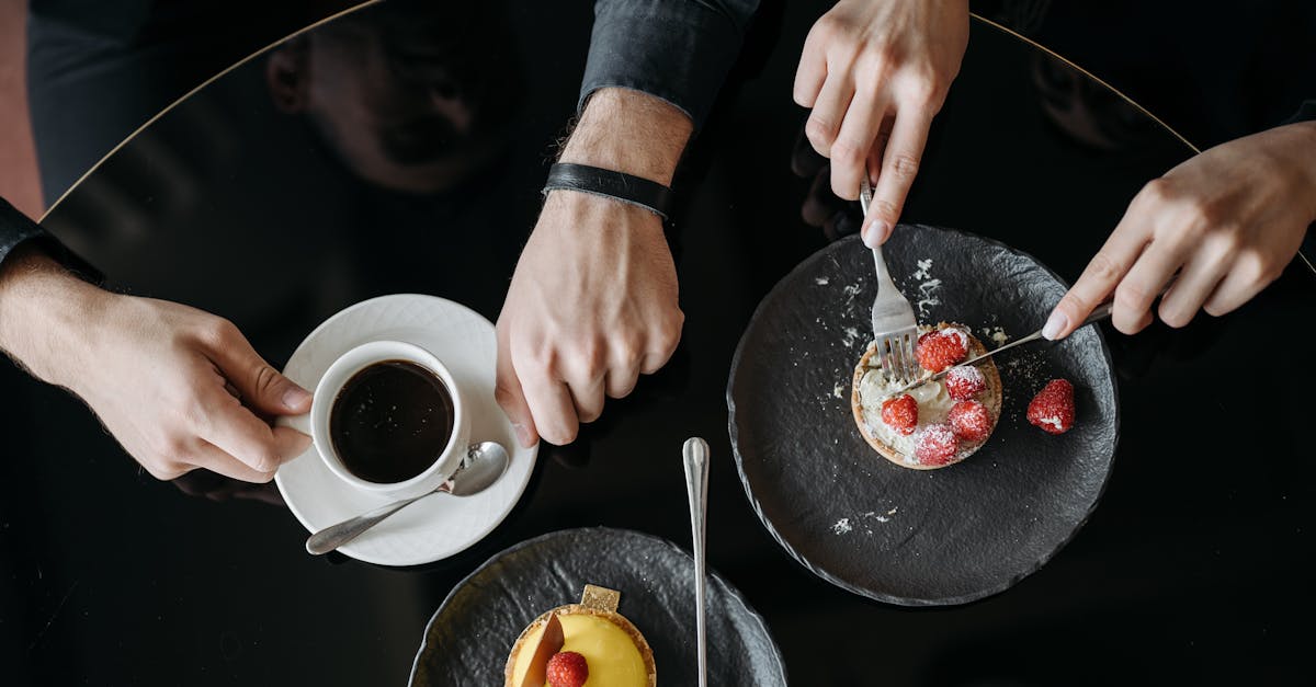découvrez notre délicieuse tarte au citron, un dessert rafraîchissant avec une pâte croustillante et une garniture crémeuse au citron. parfait pour tous les amateurs de douceurs acidulées, cette recette vous séduira par son équilibre parfait entre le sucré et l'acide.