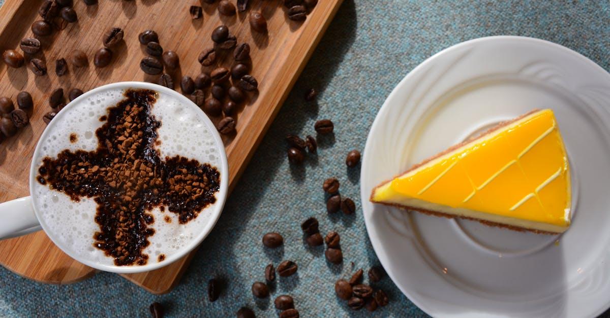 découvrez notre délicieuse tarte au citron, un dessert rafraîchissant avec une croûte sablée parfaite et une garniture crémeuse au citron. une gourmandise acidulée qui ravira vos papilles à chaque bouchée.