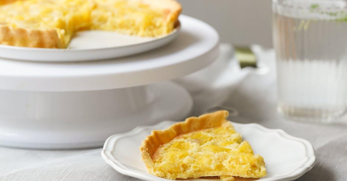 découvrez notre délicieuse tarte au citron, un dessert frais et acidulé qui allie une pâte croustillante à une garniture crémeuse au citron. parfait pour les amateurs de pâtisserie, cette recette saura égayer vos repas et émerveiller vos invités.