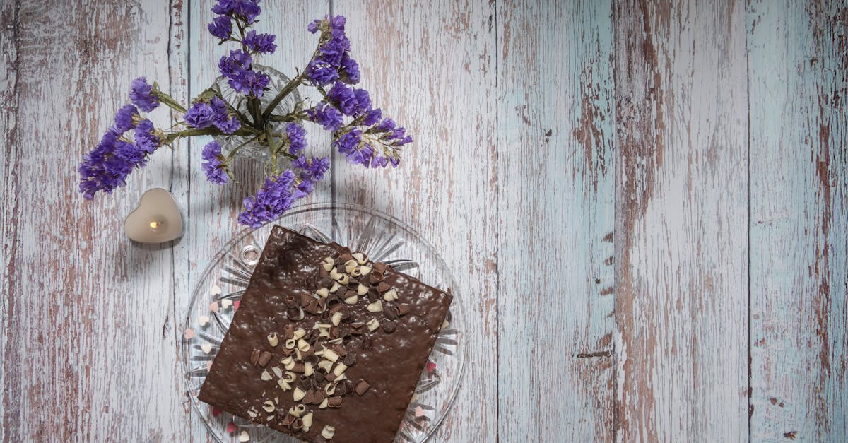 découvrez la délicieuse linzer torte, un dessert traditionnel autrichien composé de pâte sablée, de confiture de framboise et d'une délicate garniture de noix. parfaite pour les gourmands, elle allie saveurs et textures pour un moment de douceur inoubliable.