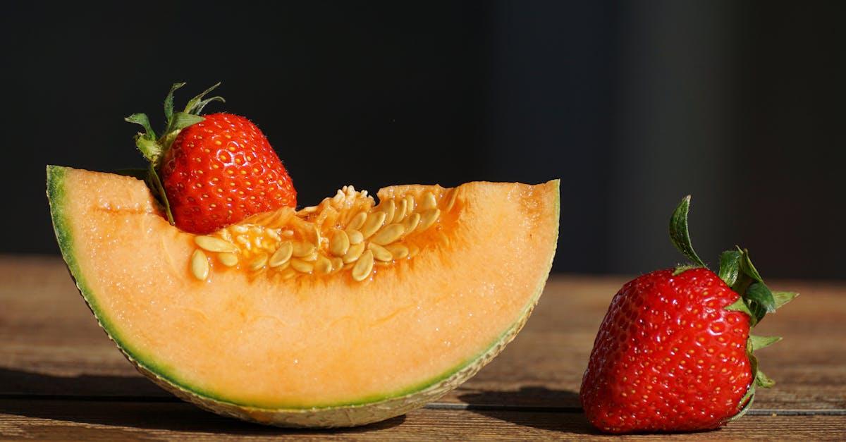 découvrez le melon, un fruit juteux et rafraîchissant, parfait pour l'été. apprenez-en plus sur ses bienfaits nutritionnels, ses variétés et des idées de recettes délicieuses pour en profiter au maximum.