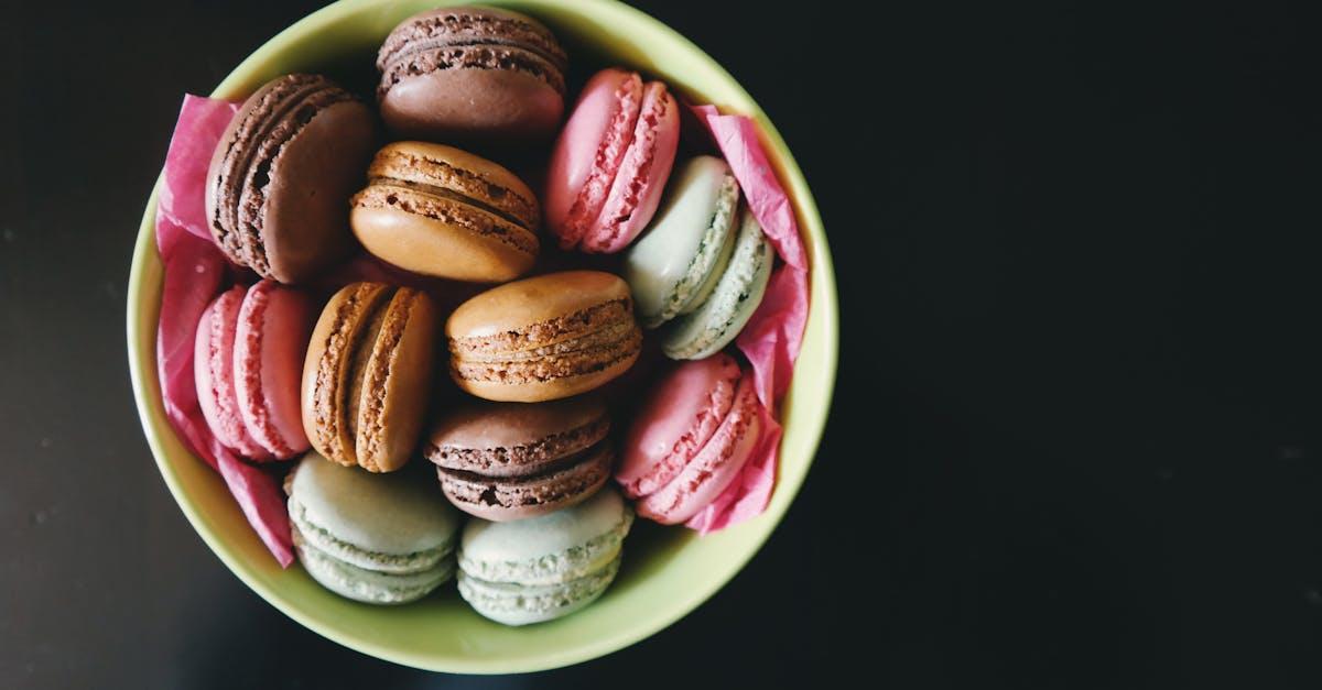 découvrez notre irrésistible tiramisu à la pistache, un dessert délicieux qui allie la douceur crémeuse du mascarpone à la croquante saveur des pistaches. parfait pour impressionner vos invités ou pour un moment de gourmandise personnel!