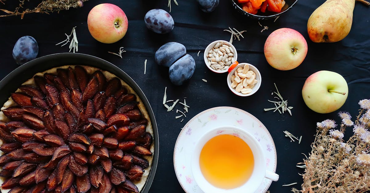 découvrez la délicieuse tarte aux prunes, un dessert savoureux qui allie la douceur des prunes mûres à une pâte croustillante. parfaite pour les gourmands, elle saura ravir vos invités lors des dîners ou des goûters. suivez notre recette facile pour préparer cette pâtisserie fruitée qui évoque les plaisirs de l'été.