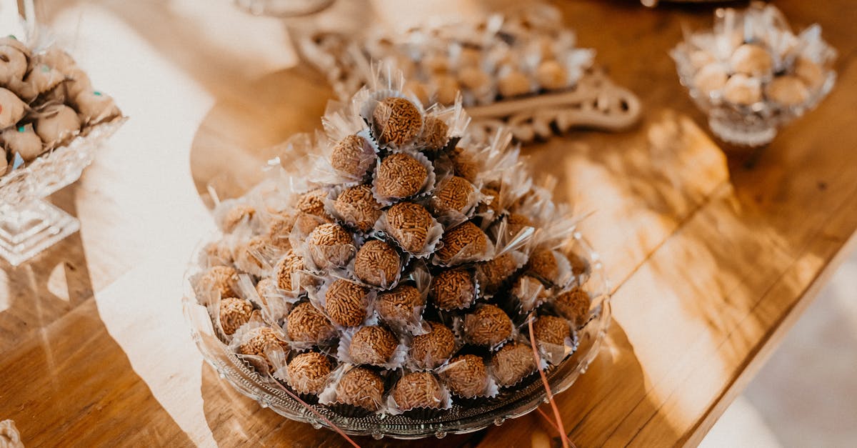 découvrez l'univers envoûtant du praliné : une délicieuse fusion de noisettes grillées et de chocolat fondant, idéale pour sublimer vos desserts ou à déguster seule. explorez nos recettes et astuces pour réaliser le praliné parfait chez vous.