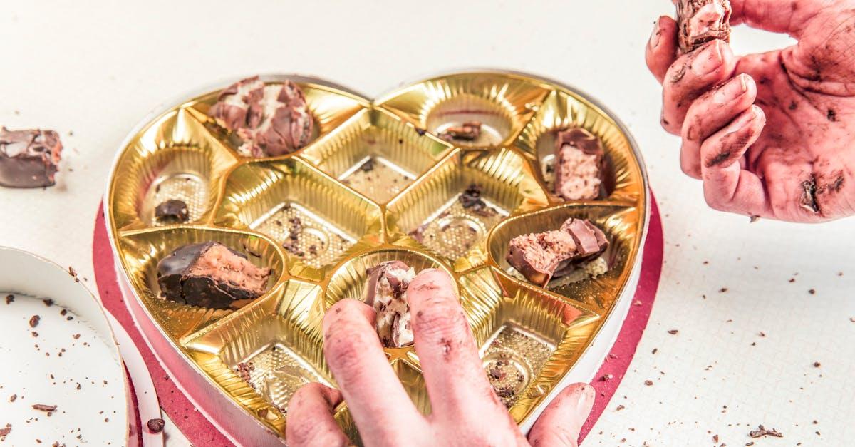 découvrez l'univers délicieux des pralines : des douceurs sucrées qui fondent en bouche, réalisées à partir des meilleurs ingrédients. que vous soyez amateur de chocolat, de fruits secs ou de saveurs originales, nos pralines artisanales raviront vos papilles et sauront apporter une touche gourmande à vos moments de dégustation.