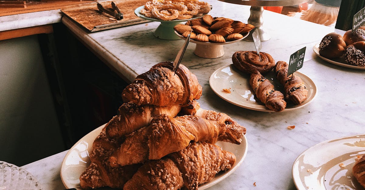 découvrez l'art des feuilletés délicieux avec notre guide sur les puff pastries. apprenez à préparer ces gourmandises légères et croustillantes parfaites pour toutes les occasions, des apéritifs aux desserts.