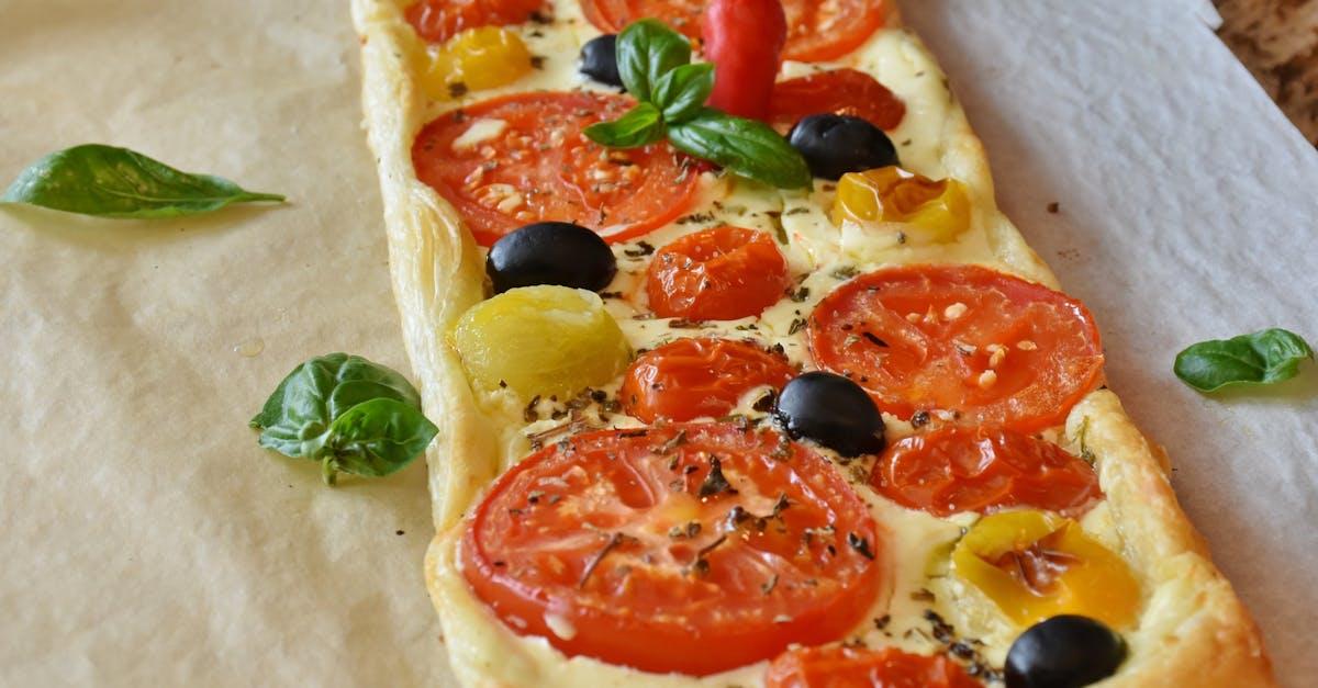 découvrez l'art de la pâte feuilletée, une délicieuse préparation pâtissière légère et croustillante, idéale pour vos recettes sucrées et salées. apprenez à réaliser facilement cette base incontournable pour impressionner vos invités avec des plats savoureux.
