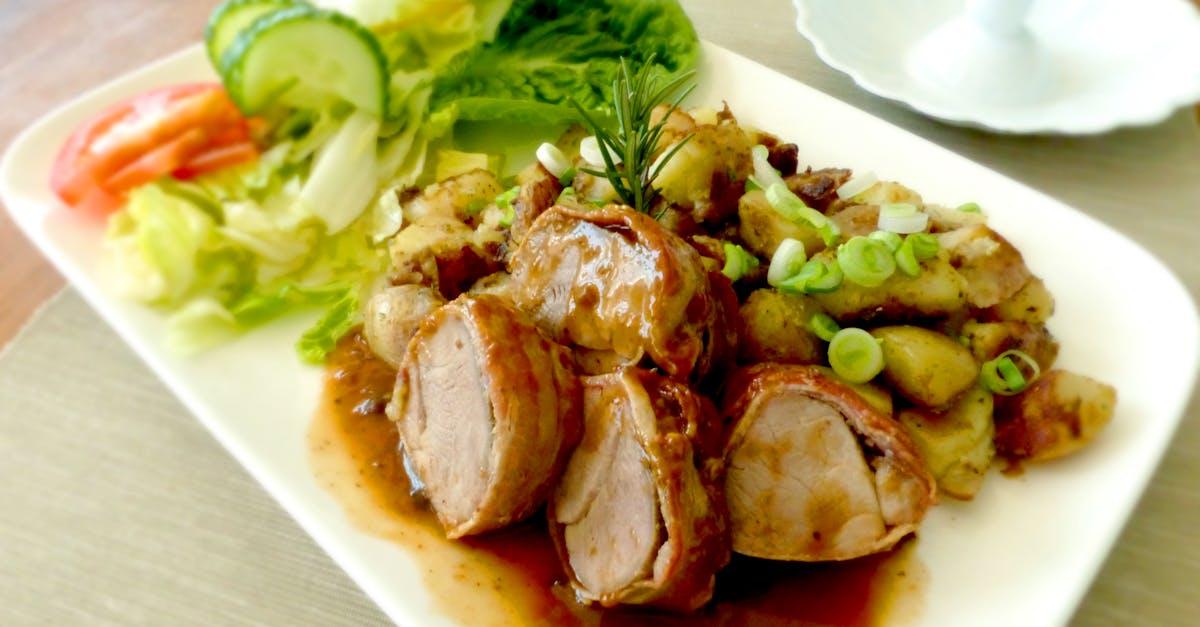 découvrez notre recette délicieuse de pommes de terre rôties, croustillantes à l'extérieur et fondantes à l'intérieur. parfaites pour accompagner vos plats préférés ou à déguster seules, ces pommes de terre rôties sauront ravir vos invités et ajouter une touche savoureuse à vos repas.