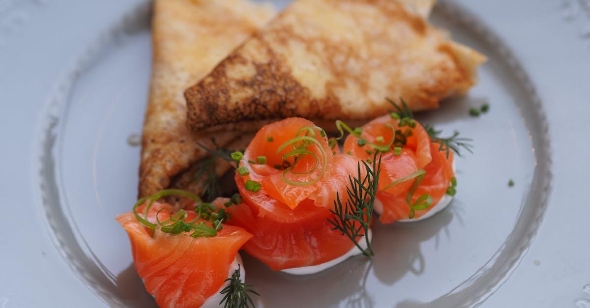 découvrez les délices du saumon fumé, une spécialité raffinée appréciée pour son goût riche et sa texture fondante. idéal en apéritif, sur des toasts ou en salade, le saumon fumé ajoute une touche de luxe à tous vos repas.