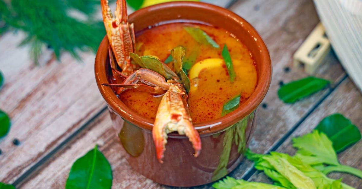 savourez notre délicieuse recette de pâtes au saumon fumé, un plat gourmet alliant la douceur du saumon à la texture al dente des pâtes. parfait pour un dîner raffiné ou un repas rapide, ce plat est rehaussé d'une touche de crème et d'herbes fraîches pour une expérience culinaire inoubliable.