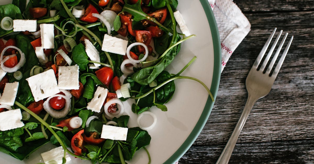 découvrez les bienfaits nutritifs des épinards, un super-aliment riche en vitamines et minéraux. apprenez comment les intégrer facilement dans vos repas pour une alimentation saine et équilibrée.