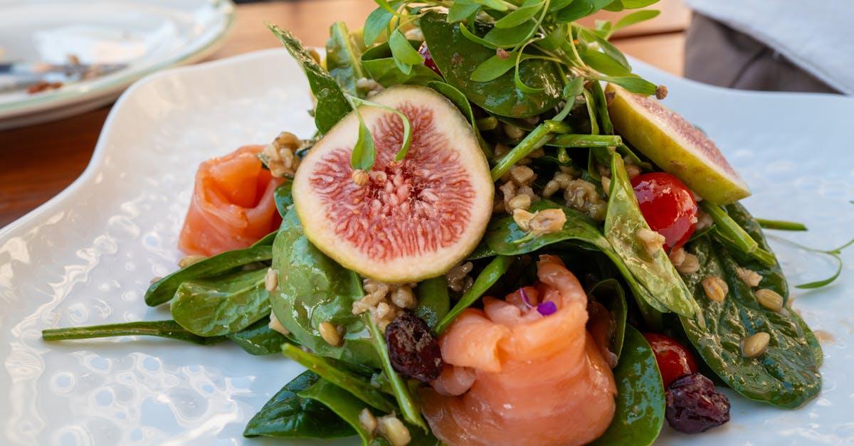 découvrez notre savoureux gratin d'épinards et de saumon, un plat alliant la douceur des épinards et la délicatesse du saumon, parfaitement gratiné pour une touche gourmande. idéal pour un repas réconfortant et équilibré !