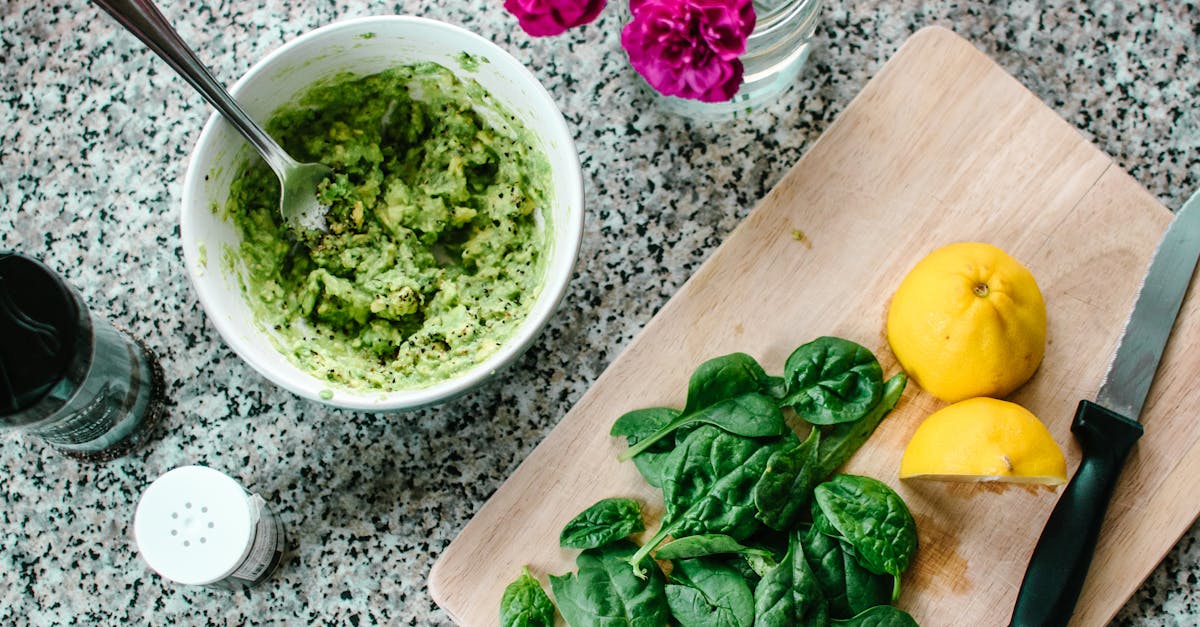 découvrez les bienfaits des épinards, riches en nutriments et parfaits pour une alimentation saine. apprenez à les cuisiner de multiples façons et à les intégrer dans vos plats quotidiens pour profiter de leurs qualités nutritionnelles.