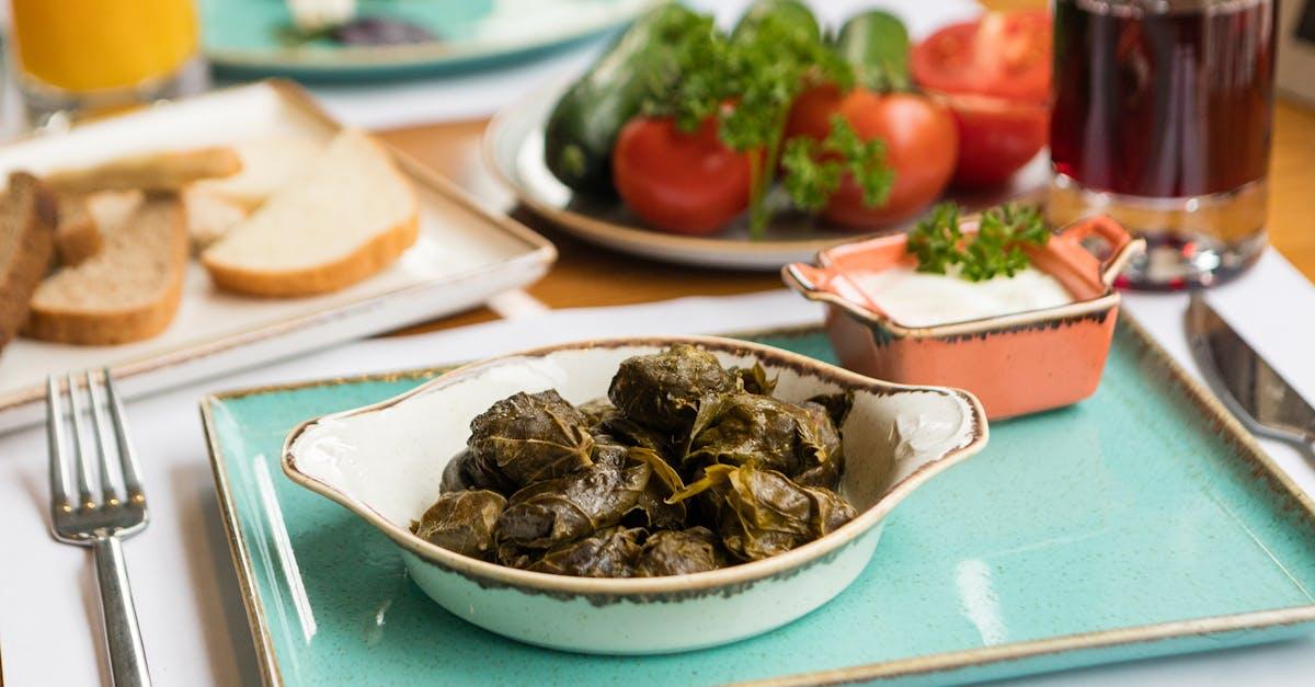 découvrez notre délicieuse recette de tomates et courgettes farcies, un plat savoureux et sain qui ravira vos papilles. préparez-vous à combiner des ingrédients frais et aromatiques pour une expérience culinaire inoubliable!