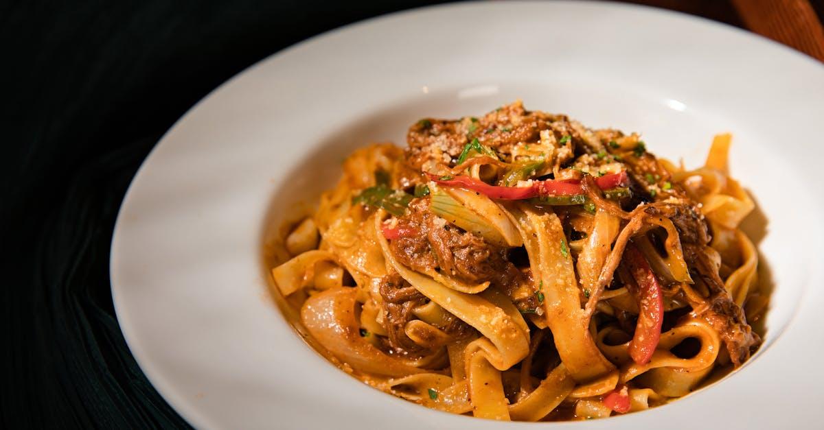 découvrez notre délicieuse recette de tagliatelles, des pâtes italiennes savoureuses et faciles à préparer. parfaites avec une variété de sauces, elles raviront les amateurs de cuisine italienne et ajouteront une touche d'authenticité à vos repas.
