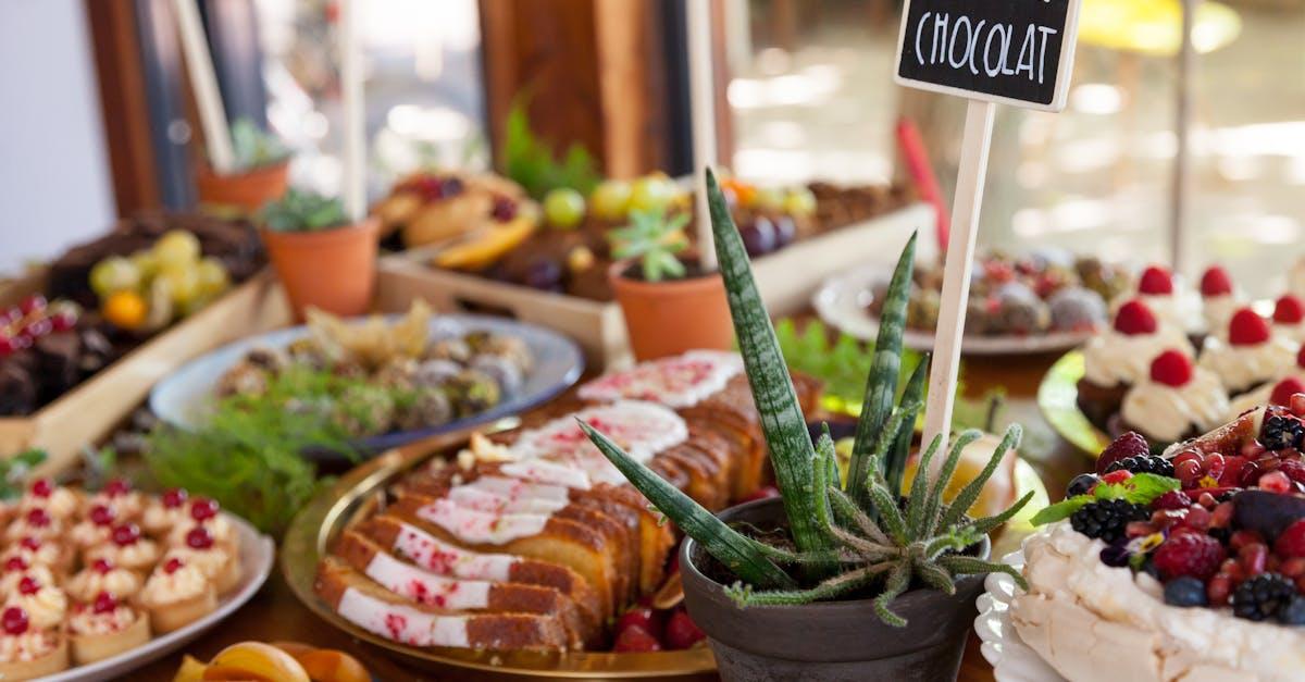 découvrez notre délicieuse tarte au maroilles, un plat emblématique du nord de la france alliant la richesse du fromage maroilles à une pâte croustillante. idéale pour régaler vos invités lors d'un repas convivial, cette recette saura séduire les amateurs de saveurs authentiques.