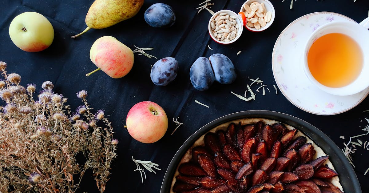 découvrez la délicieuse tarte tatin, un classique de la pâtisserie française à base de pommes caramélisées et de pâte croustillante. apprenez à la préparer chez vous avec notre recette facile et savoureuse. un dessert réconfortant qui ravira vos convives à coup sûr !