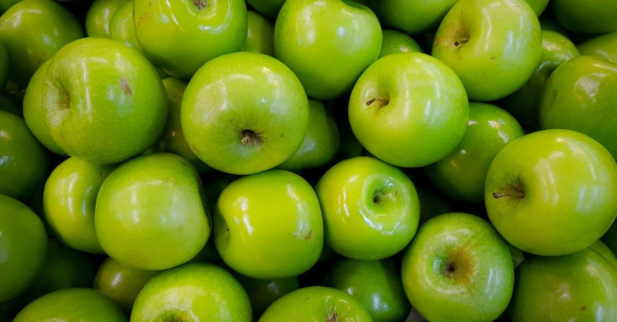 découvrez la délicieuse tarte tropézienne, un dessert emblématique de saint-tropez, alliant une pâte brioche légère à une généreuse crème au beurre. parfaite pour vos pauses gourmandes, elle ravira les amateurs de douceurs avec ses saveurs envoûtantes.