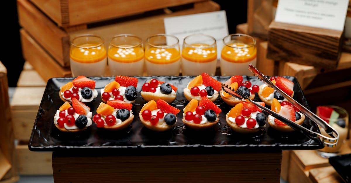 découvrez la délicieuse tarte tropézienne, un classique de la pâtisserie française alliant brioche moelleuse et crème onctueuse, parfait pour un dessert ou un goûter gourmand.