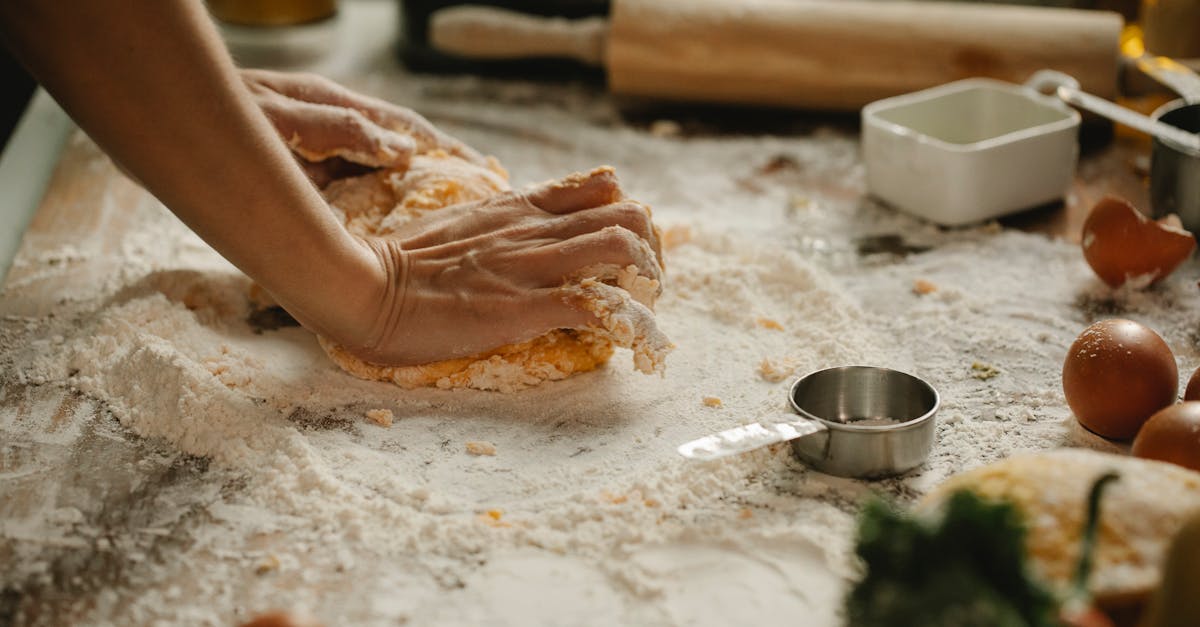 découvrez la recette savoureuse des œufs aux tomates, un plat traditionnel et réconfortant. apprenez à préparer cette délicieuse combinaison d'œufs brouillés et de tomates juteuses, parfaite pour un petit déjeuner ou un brunch rapide. un classique qui ravira vos papilles, directement inspiré de la cuisine du monde!