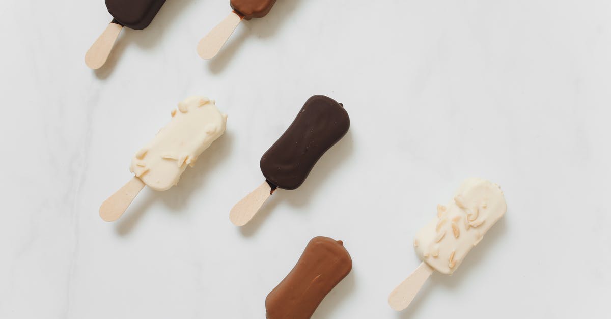 découvrez la douceur et la richesse de notre crème glacée à la vanille artisanale. préparée avec des ingrédients de qualité, elle ravira les amateurs de dessert avec sa texture crémeuse et son parfum délicat. parfaite pour les chaudes journées d'été ou comme accompagnement de vos douceurs préférées.