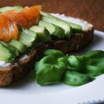 découvrez les bienfaits de l'avocat, ce fruit riche en vitamines et en acides gras essentiels. explorez ses nombreuses recettes, des tartines gourmandes aux salades rafraîchissantes, et apprenez comment l'intégrer facilement dans votre alimentation quotidienne.