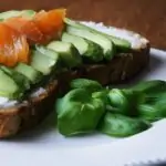 découvrez les bienfaits de l'avocat, ce fruit riche en vitamines et en acides gras essentiels. explorez ses nombreuses recettes, des tartines gourmandes aux salades rafraîchissantes, et apprenez comment l'intégrer facilement dans votre alimentation quotidienne.