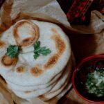 découvrez les papadums, ces délicieuses galettes indiennes croustillantes à base de lentilles, parfaites pour accompagner vos plats ou à déguster en apéritif. une explosion de saveurs et de textures à chaque bouchée!
