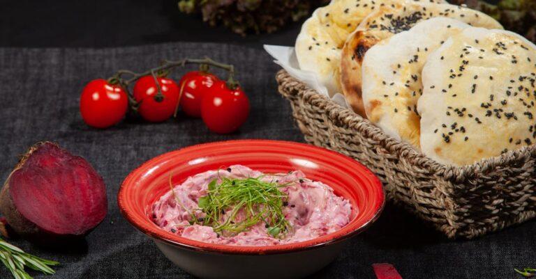 découvrez notre délicieuse salade de betterave, un mariage parfait de saveurs terreuses et de fraîcheur. équilibrée et nutritive, elle allie betteraves croquantes, vinaigrette légère et ingrédients savoureux pour une expérience culinaire raffinée. parfaite en entrée ou en accompagnement, cette salade colorée ravira vos papilles et embellira vos repas.