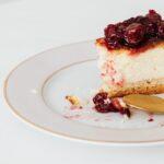 découvrez comment réaliser des blancs d'œufs montés en neige légers et aérés, parfaits pour vos recettes sucrées et salées. apprenez les astuces pour réussir cette technique incontournable en pâtisserie!