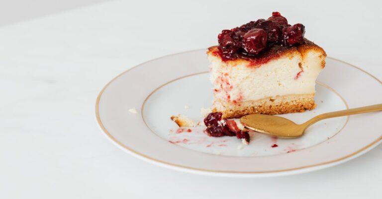 découvrez comment réaliser des blancs d'œufs montés en neige légers et aérés, parfaits pour vos recettes sucrées et salées. apprenez les astuces pour réussir cette technique incontournable en pâtisserie!