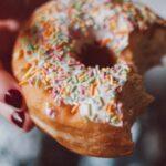 découvrez l'art de la pâte feuilletée avec nos recettes délicieuses et faciles à réaliser. apprenez à maîtriser cette base de la pâtisserie pour régaler vos proches avec des tartes, des vol-au-vent et bien d'autres délices gourmands.