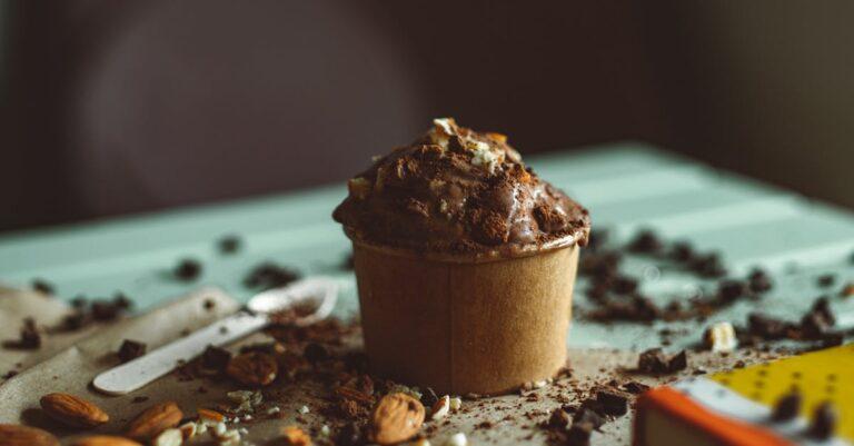 découvrez notre irrésistible recette de brownie, un dessert chocolaté fondant qui saura ravir tous les gourmands. avec ses ingrédients simples et sa préparation rapide, réalisez ce classique de la pâtisserie pour vos prochaines occasions ou tout simplement pour un moment de plaisir sucré.