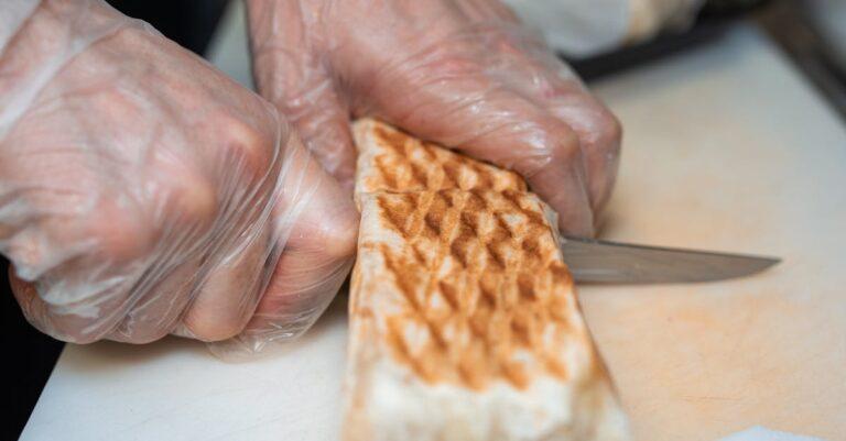 découvrez le délicieux monde du pita : un pain moelleux aux multiples garnitures, parfait pour un repas rapide et savoureux. apprenez à préparer des pitas maison et explorez des recettes variées pour régaler vos papilles !