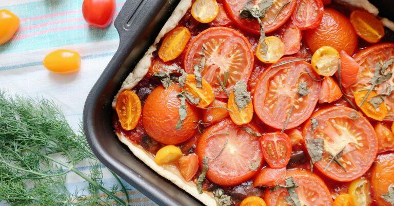 découvrez notre délicieuse tarte aux légumes, un plat savoureux et sain, parfait pour toute occasion. préparée avec des légumes frais et de saison, elle ravira vos papilles tout en apportant une touche colorée à votre table.