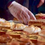 découvrez l'univers des crèmes pâtissières ! apprenez à réaliser des recettes délicieuses pour vos desserts, incluant la crème pâtissière, la crème mousseline et bien d'autres, pour impressionner vos proches et sublimer vos créations sucrées.