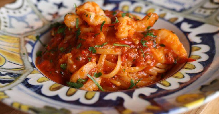 découvrez notre recette de sauce tomate épicée faite maison, parfaite pour rehausser vos plats de pâtes ou pizzas. savourez la richesse des tomates mûries au soleil, mélangées à des épices savoureuses pour un goût authentique et délicieux.