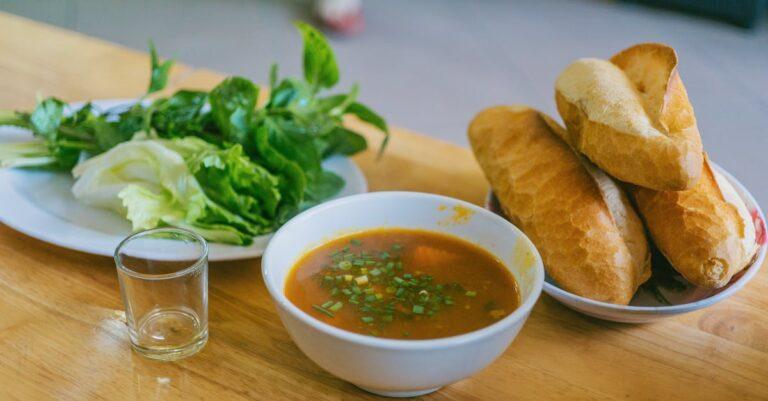 découvrez notre délicieuse sélection de soupes, alliant tradition et créativité. que vous soyez amateur de soupes réconfortantes ou à la recherche de nouvelles saveurs, nos recettes vous régaleront à chaque cuillerée.