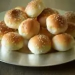 découvrez notre délicieuse brioche, un pain moelleux et doré, parfait pour le petit déjeuner ou le goûter. avec sa saveur sucrée et sa texture légère, elle ravira vos papilles en toute occasion.