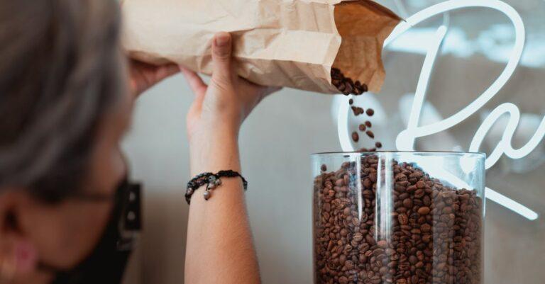 découvrez l'art de la torréfaction avec nos techniques et conseils pour sublimer les saveurs des grains de café. apprenez à maîtriser le processus de roasting pour obtenir une tasse de café parfaite qui éveillera vos sens.