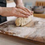 découvrez l'art de la pâte à pâtisserie avec notre guide complet. apprenez les techniques et astuces pour réaliser des pâtes sucrées et salées parfaites, idéales pour vos tartes, quiches et autres délices. transformez votre cuisine en une véritable boulangerie !