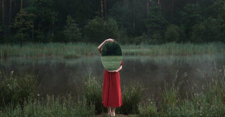 découvrez notre miroir anti-buée qui allie innovation et praticité. fini la buée gênante, profitez d'une réflexion claire et nette dans votre salle de bain ou votre dressing, même après une douche chaude. idéal pour un quotidien sans tracas!