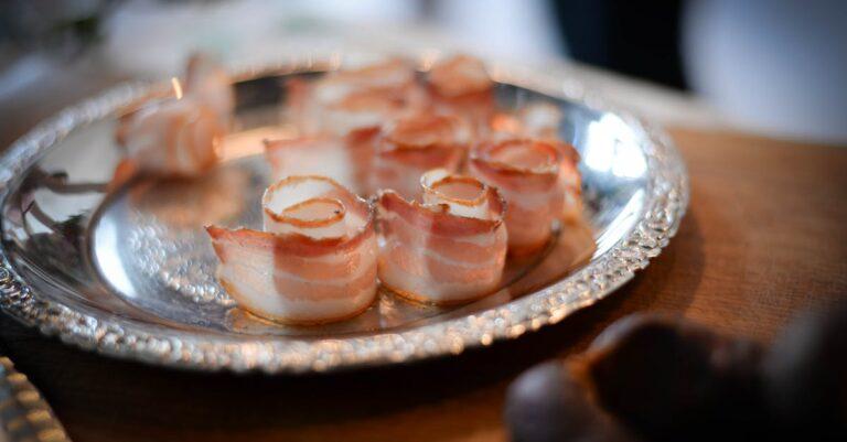 découvrez nos savoureux bacon rolls, irrésistibles enroulés de bacon croustillant, parfaits pour un petit-déjeuner copieux ou une collation gourmande. un délice qui satisfera toutes vos envies!