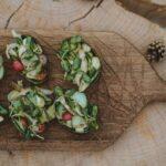 découvrez la saveur délicieuse des moules, un mollusque apprécié pour sa chair tendre et son goût unique. parfaites pour vos plats de fruits de mer, les moules se déclinent en de nombreuses recettes, que ce soit à la marinière, en gratin ou avec des pâtes. apprenez à les cuisiner avec des astuces et conseils pour un repas savoureux.